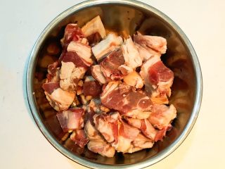 8、红烧羊肉,羊肉切成小块