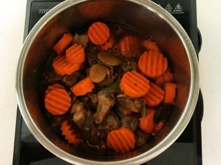 21、红烧羊肉,胡萝卜烧羊肉做好了