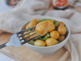 14、照烧金蛋,一口一个，有茶香的带点辣味儿的照烧金蛋