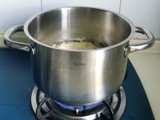 10、酸辣泡菜锅,开盖煮一会儿