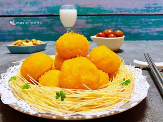 15、油炸汤圆,搭配着坚果、椰汁和山楂糖水就是超级完美的下午茶噢