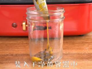 8、每天一杯【百香果柠檬酱】变身“白瘦美”,装入容器中晾凉，盖上盖子冷藏保存即可