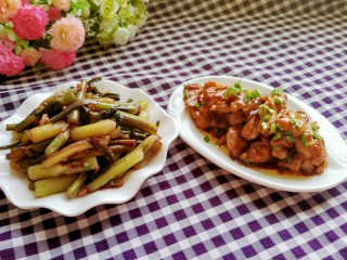 24、#厨房挑战 #荤菜：照烧鸡腿+素菜：酸辣红菜苔,鸡肉鲜嫩，菜苔酸辣，一荤一素，可以美美的享用啦！