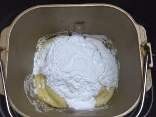 6、绿豆糕,等制作快完成前15分钟时加入糖粉