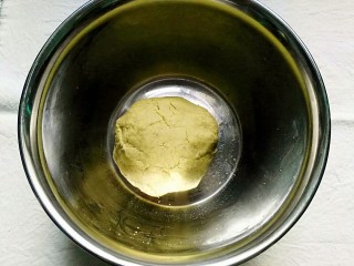 7、抹茶全麦饼干,揉成面团