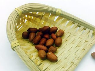 3、暖心暖胃 赤小豆莲子粥,花生米