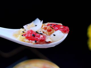 17、草莓酒酿百合鸡蛋羹,喝上一口爽歪歪，真的是爽到爆啦。