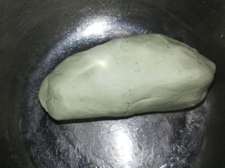 10、彩色汤圆,揉成光滑的面团。