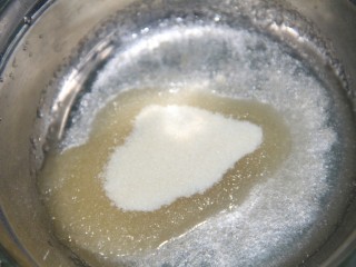 9、红豆蓉黑枣羹,倒入一个小盆