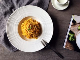 9、南瓜火腿意面,装盘时可以撒点黑胡椒，摆点薄荷作为装饰