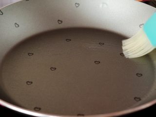 3、水果披萨,不粘锅刷一层食用油