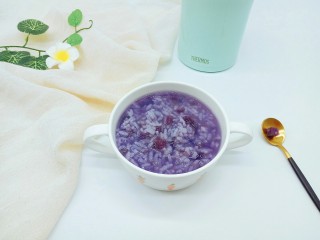 14、#简约营养的#紫薯粥,美美哒来吃了呦～浪漫优雅的紫色，看着特别有食欲。
