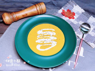 18、奶油南瓜汤,在家也可以轻松享受好吃的西餐，试着做起来吧！