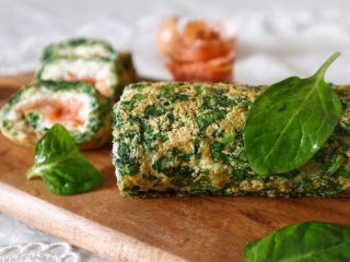 28、三文鱼奶酪菠菜蛋卷,成品图,左边是切好的。