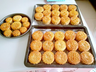 19、广式月饼,做了有好几种味道的。