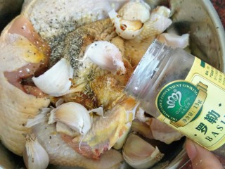 7、#咸味#红酒烤香草鸡腿,放一点罗勒