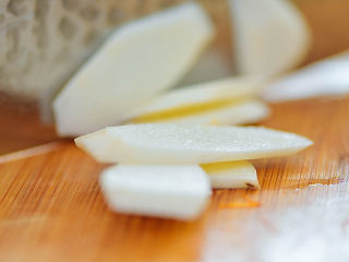 2、念念不忘 五彩蔬菜圆子,怀山药切片。