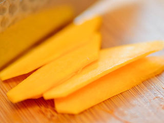 3、念念不忘 五彩蔬菜圆子,南瓜切片。