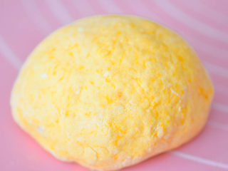 5、念念不忘 五彩蔬菜圆子,南瓜水分比较多,面粉需要放比较多。