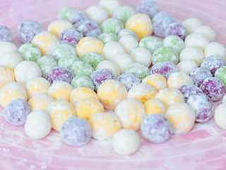 9、念念不忘 五彩蔬菜圆子,圆子可以放冰箱冷冻保存。要吃时再取出。