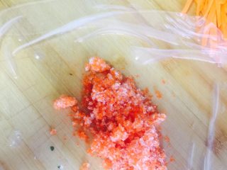 5、????鱼籽酱春卷????,放鱼籽