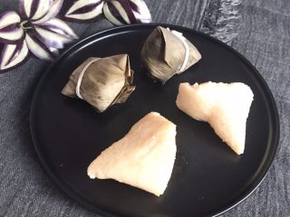 28、家常原味粽子,原味粽子白白糯糯，口感筋道，吃的时候可以加点白糖，香甜软糯，味道美极了~