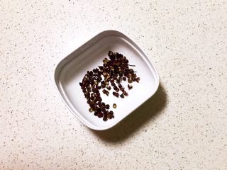 8、麻辣脑花,花椒粒