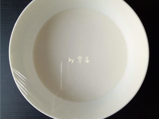 6、芝麻麻薯,再次搅拌均匀，覆盖上保鲜膜；