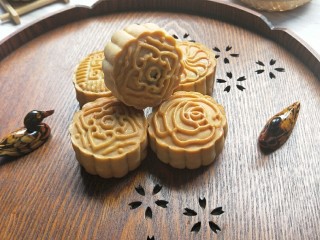 27、广式蛋黄豆沙月饼,自己做的放心吃