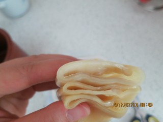 7、养颜圣品胶原满满的花胶冻,个头越大的花胶肉越厚、价格也越贵、日常天天吃的推荐小花胶即可，经济实惠。