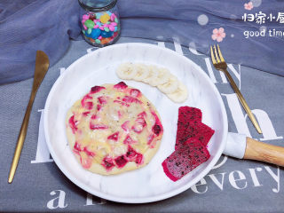 15、水果披萨,满屋子飘着浓浓的芝士香味，特别Q、颜值颇高又好吃的迷你披萨就上桌了！