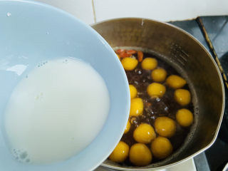 14、南瓜汤圆,加入淀粉水勾芡