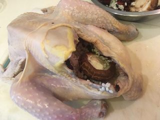 14、韩式参鸡汤,塞进鸡肚子里