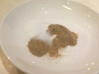 25、韩式参鸡汤,准备胡椒盐做沾酱