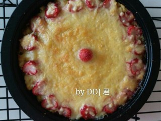 14、榴莲草莓披萨,烤箱180度提前预热，烘烤25分钟出炉