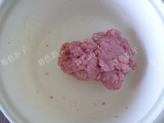 4、红曲粉冰皮月饼,面团拌到这样就可以了