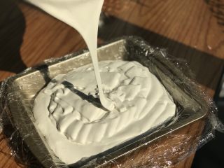 12、经典棉花糖,把棉花糖倒入碗中