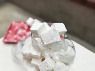 19、经典棉花糖,我一般放在玻璃盘里、放几天都没问题