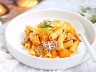 20、培根南瓜通心粉,迷迭香装饰意面。