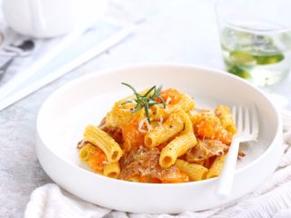 21、培根南瓜通心粉,美味的培根南瓜通心粉就做好了！