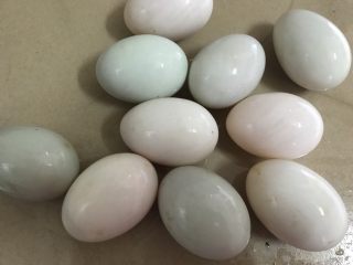 2、不会包粽子就做快手的糯米蛋吧,生咸蛋洗净。