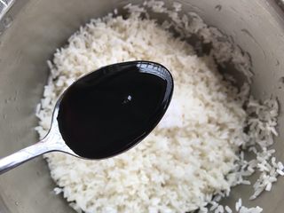 7、不会包粽子就做快手的糯米蛋吧,加生抽。