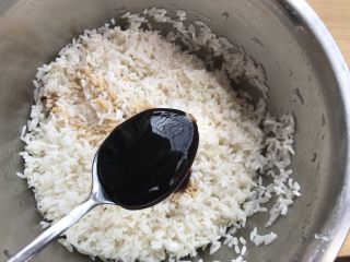 8、不会包粽子就做快手的糯米蛋吧,加蚝油。