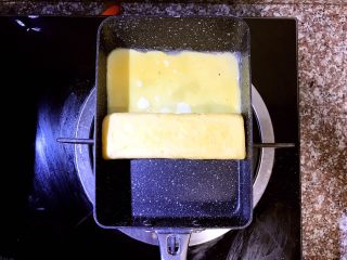 14、日式厚蛋烧,然后再从下往上卷