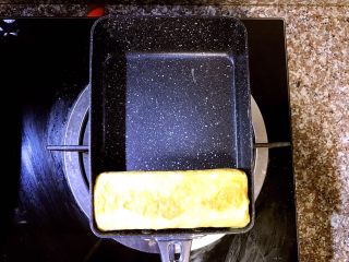 16、日式厚蛋烧,接着再从上往下卷到最下方