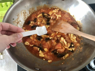 24、西红柿鸡蛋拌面,半茶匙白糖