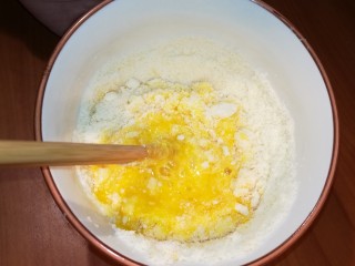 5、意式培根蛋面Carbonara,加入干奶酪粉后，搅拌均匀！