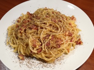 19、意式培根蛋面Carbonara,加入适量的黑胡椒！