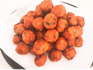 20、炸萝卜丝丸子,萝卜丸子外酥里嫩，不油腻，非常美味~