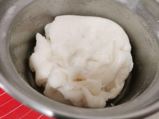 4、绿豆南瓜子冰皮月饼,拌成团，放凉